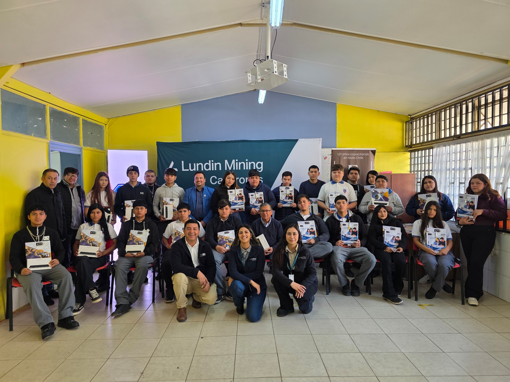 Academia Caserones impulsa el talento joven en Los Loros