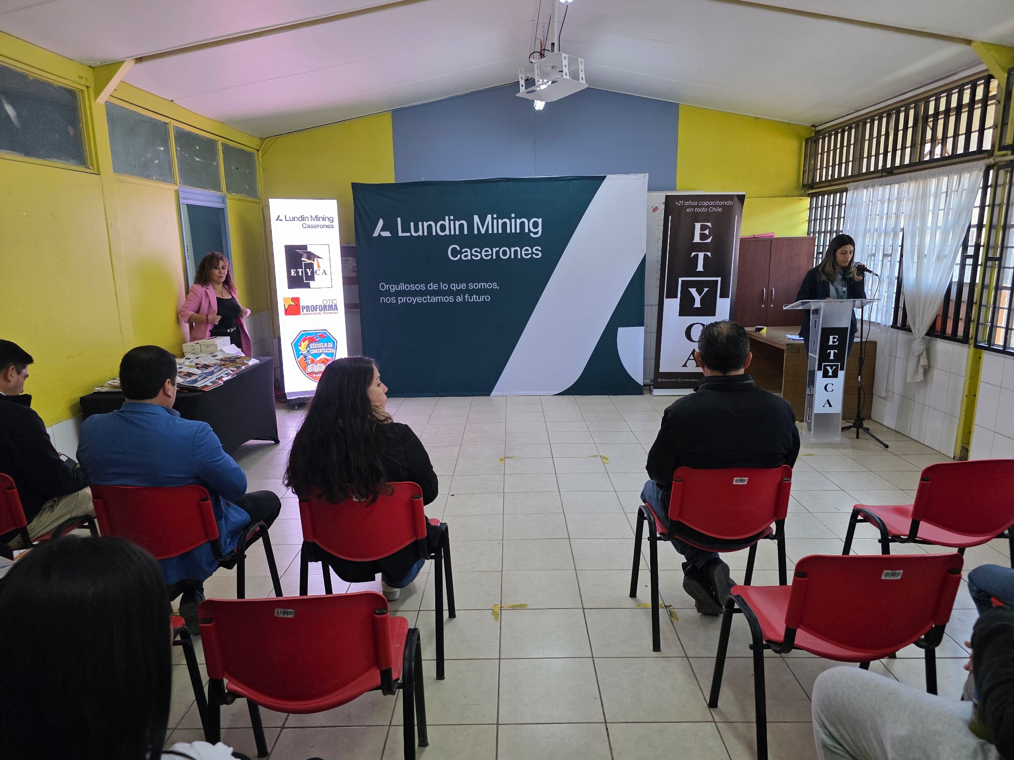 Presentación del programa formativo en la Escuela de Concentración D-43.