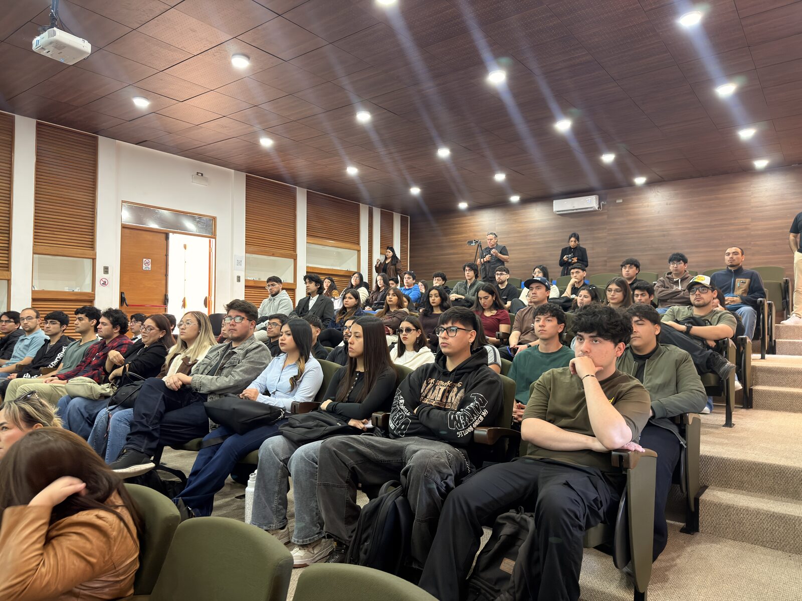 Estudiantes conocieron los objetivos, etapas y oportunidades del programa formativo.