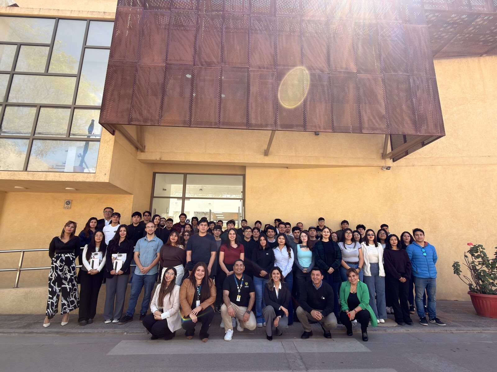 La comunidad académica y representantes de las instituciones participantes se reunieron en torno al inicio de Academia Caserones 2026.