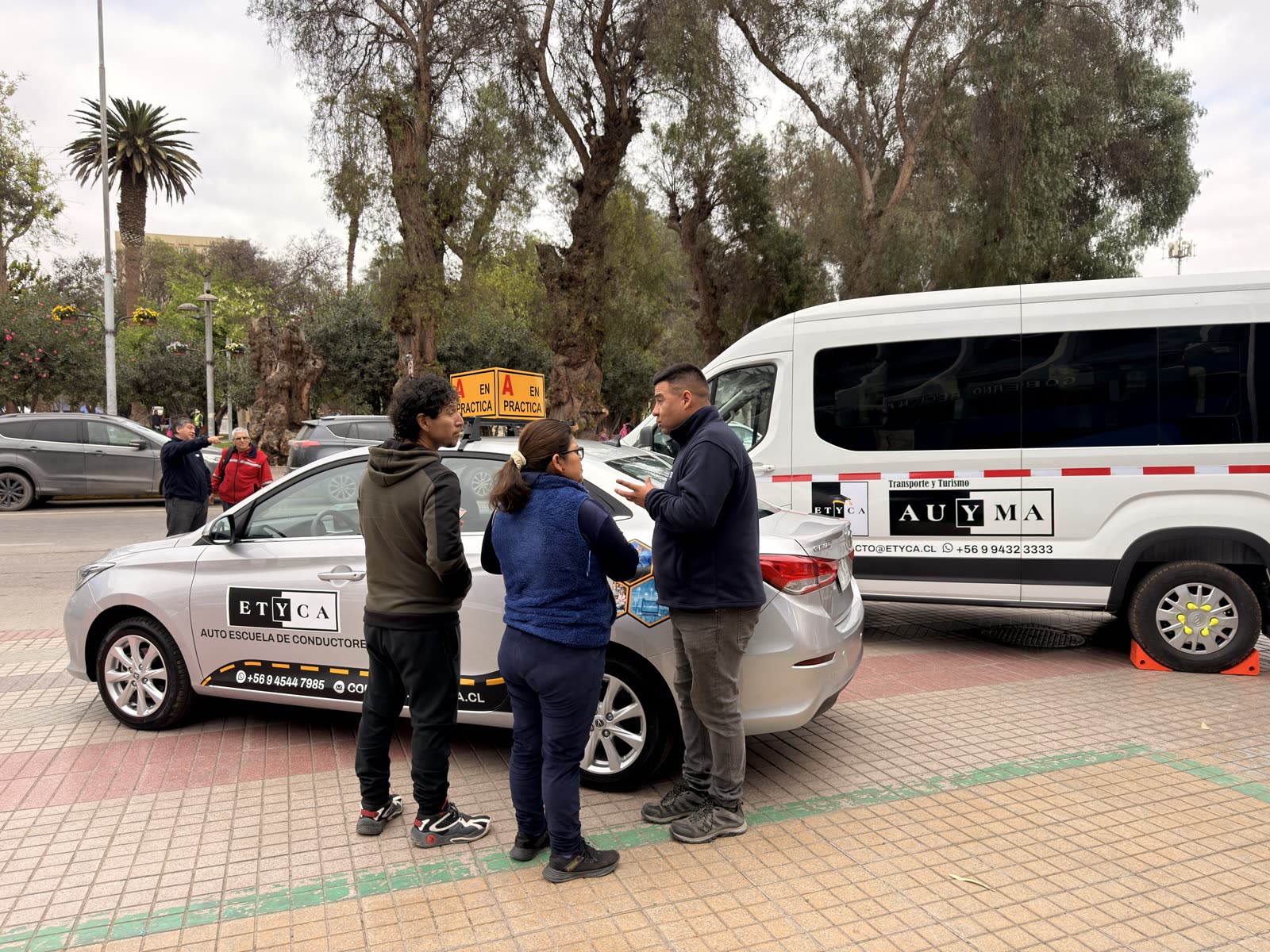 Personas de distintas edades participaron en las demostraciones y conocieron la flota destinada a formación práctica.