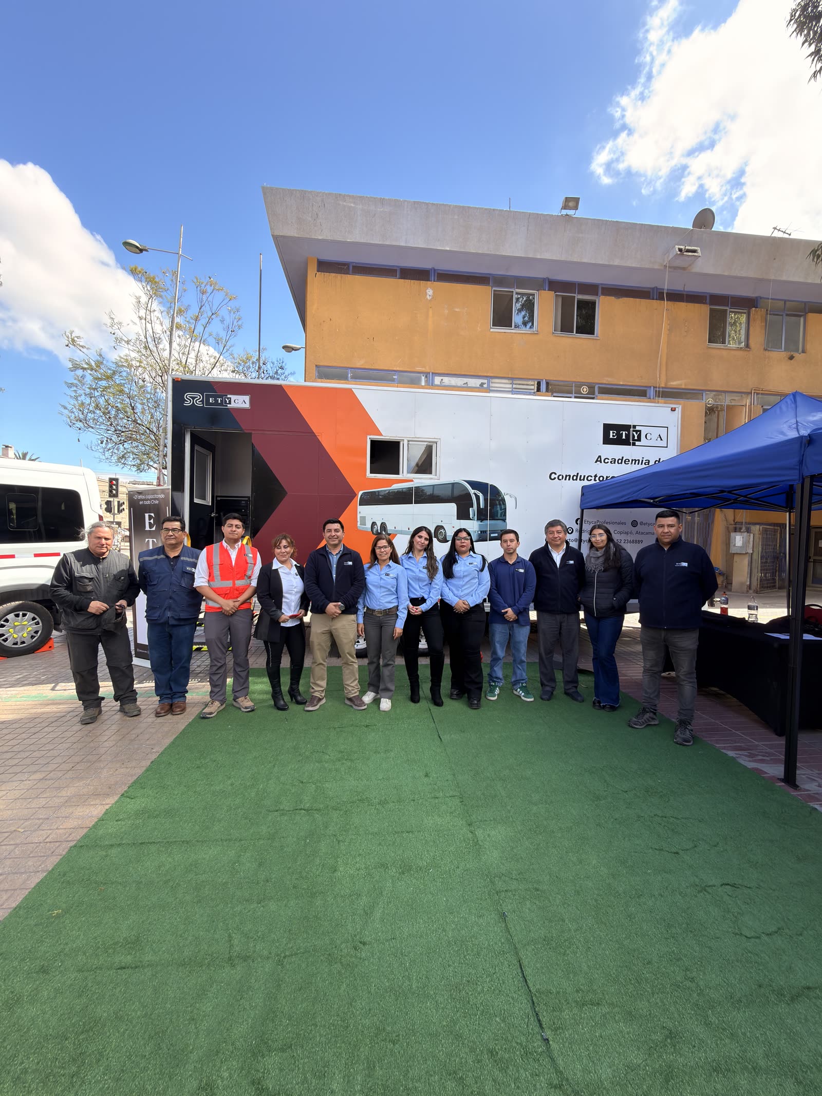 Equipo ETYCA y participantes de la feria compartieron una jornada dedicada a la prevención y la movilidad segura.