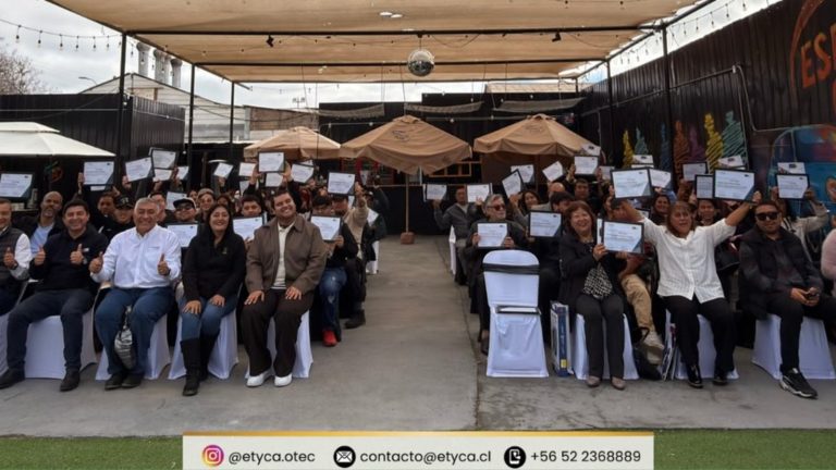 Lundin Mining Candelaria impulsa formación en energía solar para participantes de Caldera