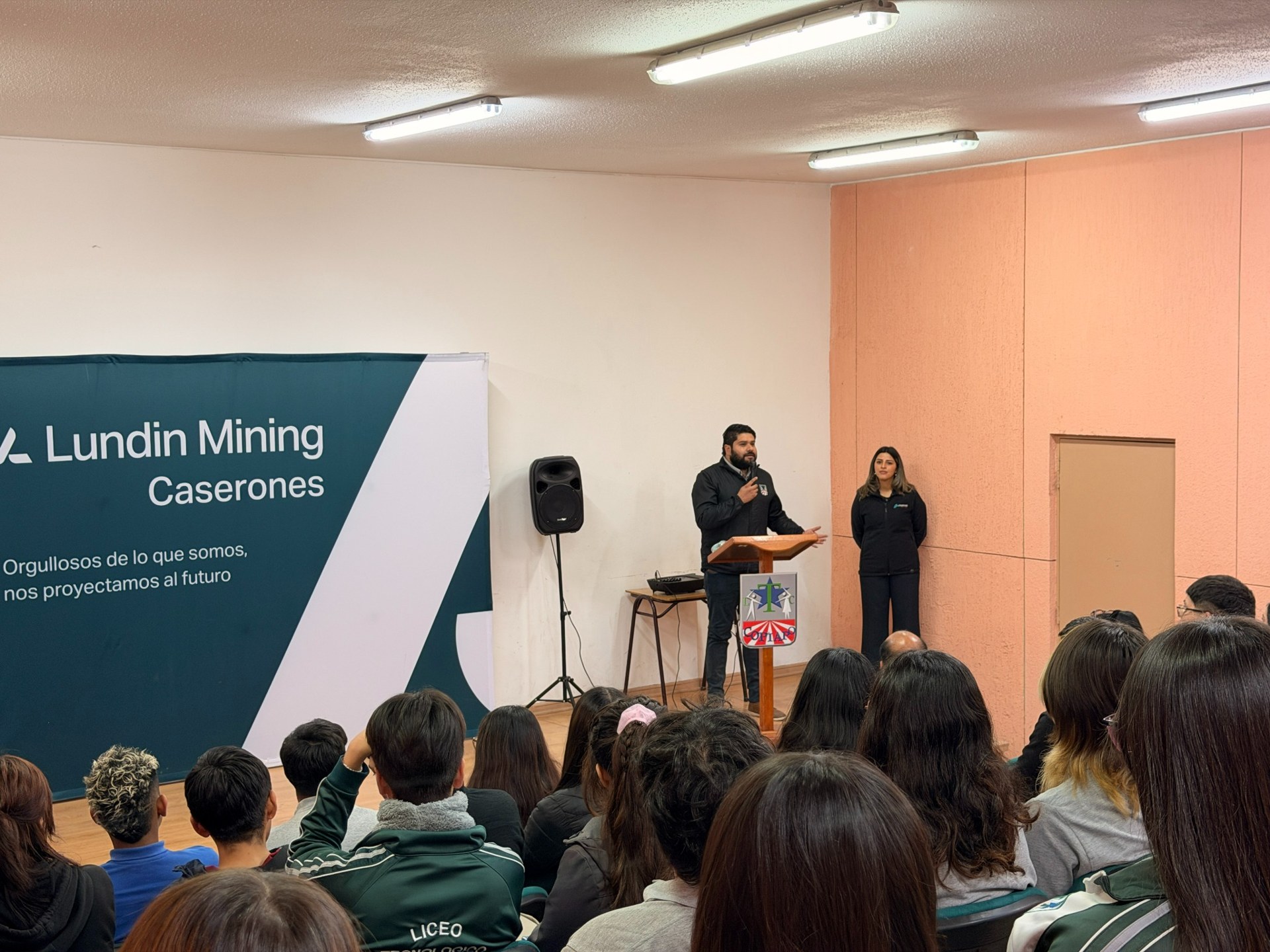 Representantes y estudiantes comparten una jornada de Academia Caserones.