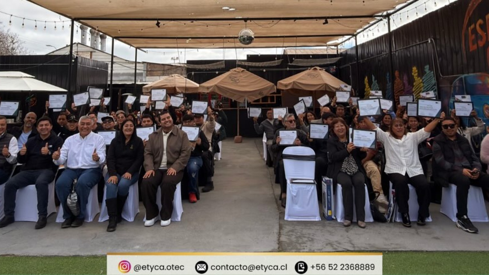 Ceremonia de certificación de personas participantes en Caldera — fotografía 17 de 18