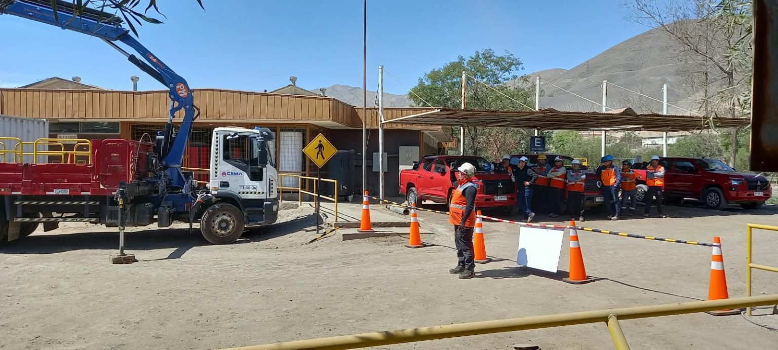 Práctica de coordinación y señalización en una zona delimitada.