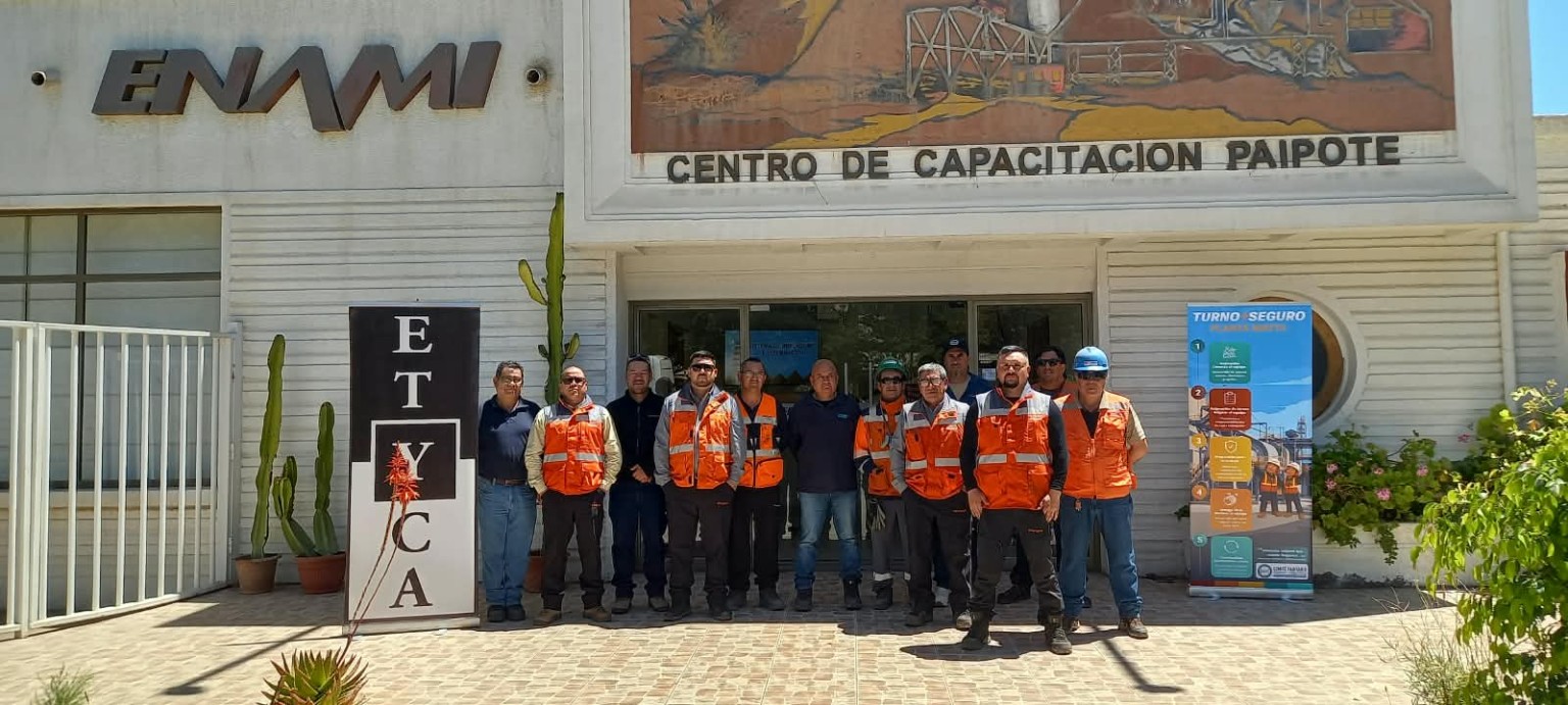 ENAMI fortalece la seguridad en maniobras de izaje y funciones de rigger en Paipote