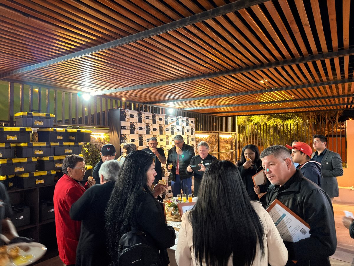 Ceremonia de diplomas, participantes y entrega de herramientas del programa de aire acondicionado en Paipote — Instagram 14 — fotografía 16 de 21