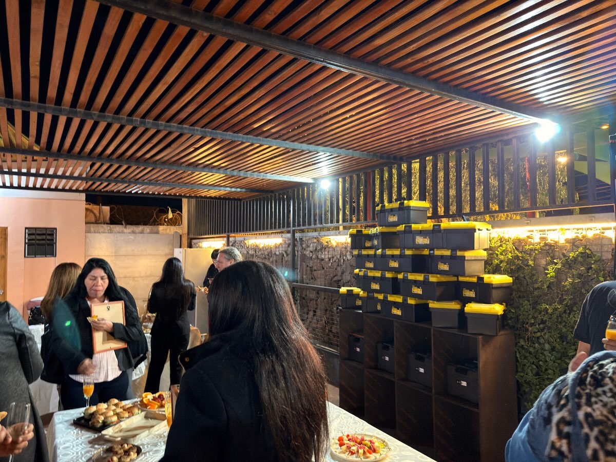 Ceremonia de diplomas, participantes y entrega de herramientas del programa de aire acondicionado en Paipote — Instagram 15 — fotografía 17 de 21