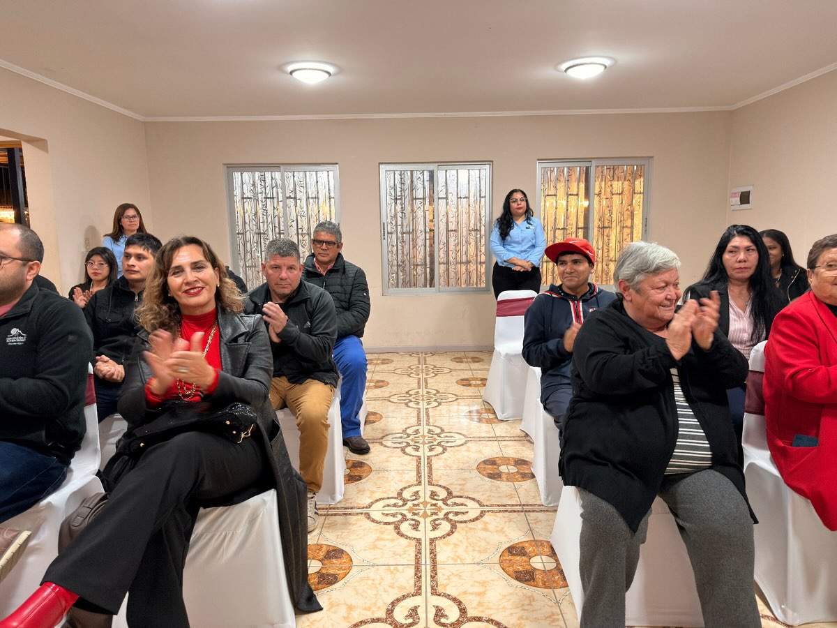Ceremonia de diplomas, participantes y entrega de herramientas del programa de aire acondicionado en Paipote — Instagram 18 — fotografía 20 de 21